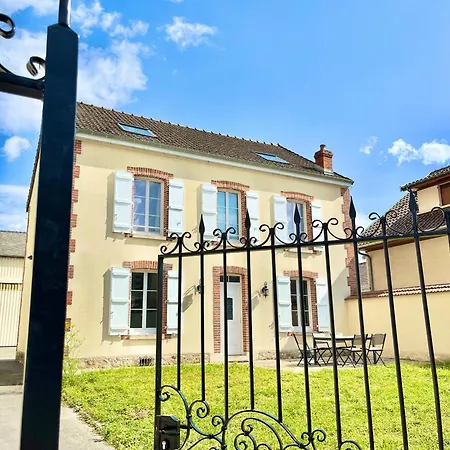 Privat bolig Maison Blanc De Blanc - Guest In A Family *